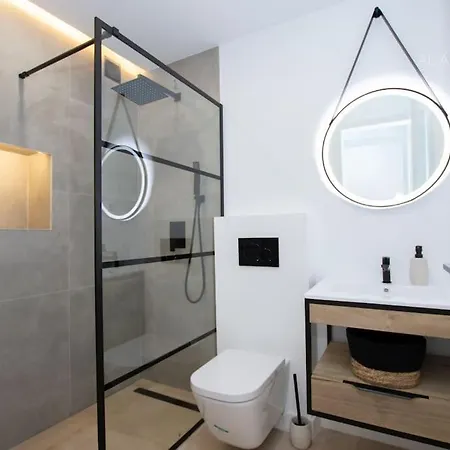 Scandinavian Seaside Retreat: Calahonda Beachfront Apartment Sitio de Calahonda