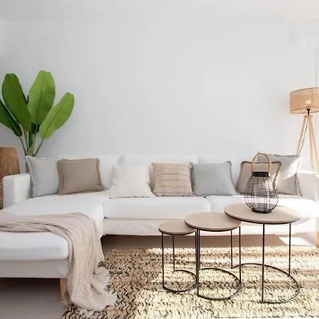 Scandinavian Seaside Retreat: Calahonda Beachfront Apartment Sitio de Calahonda